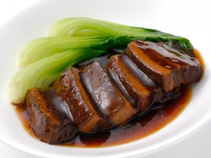 東坡肉（皮付豚肉の蒸し煮）